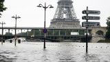 Проливные дожди продолжают заливать Париж