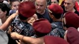 «Остолбеневшая Армения»: власти страны продолжают уступать территории Азербайджану