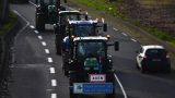 Французские трактористы начали блокировать Париж
