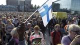В Хельсинки продолжаются одновременные акции за беженцев и против них