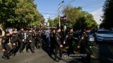 Полку задержанных прибывает: армянская полиция пресекает гражданское неповиновение