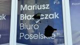 В Польше выбили окна в офисе министра обороны