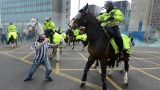В Бристоле правые радикалы подрались с полицией и сторонниками мигрантов