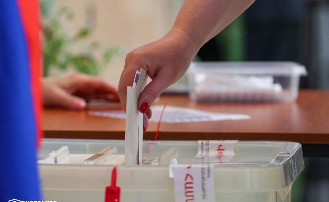 Выборы в Армении: зафиксированы случаи вноса бюллетеней на избирательные участки Выборы в Армении: зафиксированы случаи вноса бюллетеней на избирательные участки