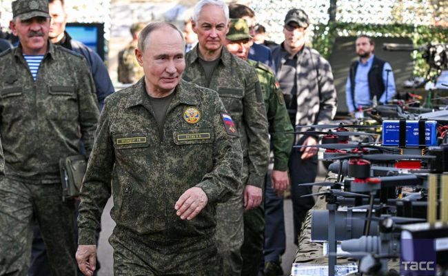 «Запад-2025»: Владимир Путин надел военную форму