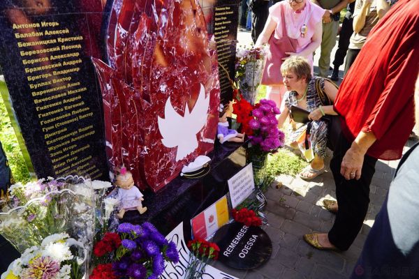 В Одессе националисты попытались сорвать акцию памяти жертв 2 мая
