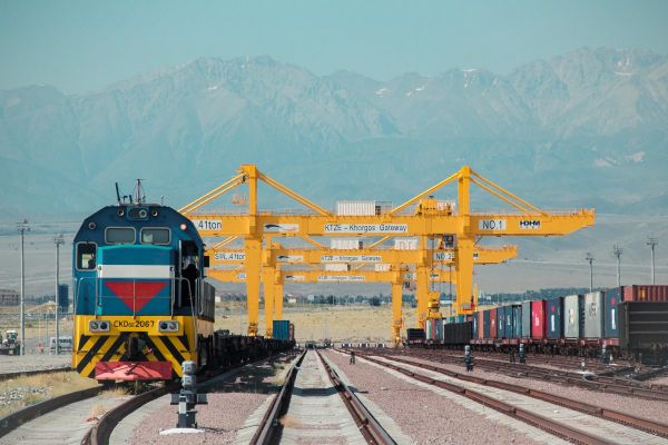 Железнодорожный переход на границе Казахстана с Китаем