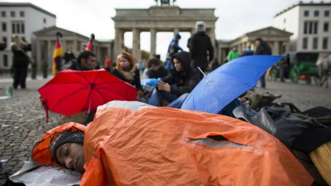 В Германию в течении прошлого года прибыли в три раза меньше беженцев