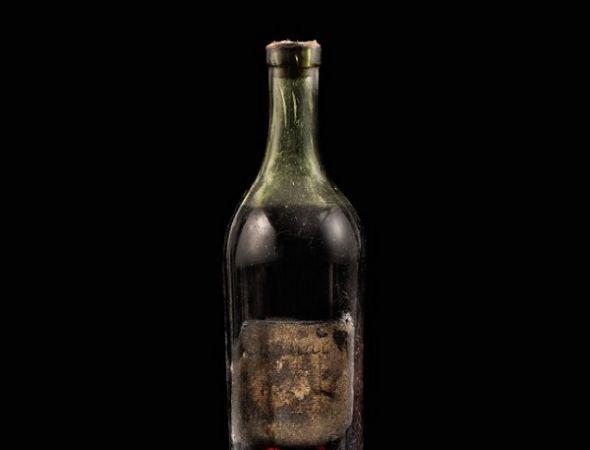 На аукционе Sotheby’s продали бутылку коньяка 1762 года розлива