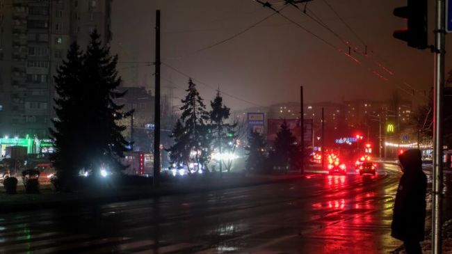 В Киеве из-за перебоев в подаче электричества отключилось уличное освещение В Киеве из-за перебоев в подаче электричества отключилось уличное освещение