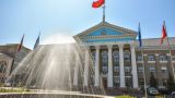 В Бишкеке митингующие захватили здание мэрии