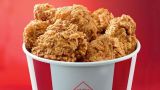 Птичка передумала улетать: власти США отложили уход KFC с российского рынка