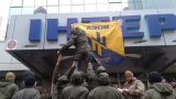 Боевики «Азова» заблокировали здание телеканала «Интер» в Киеве