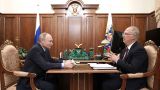 Дмитриев — Путину: До июня можно провакцинировать всех желающих россиян