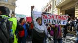 В Баку феминистки провели митинг, несмотря на противодействие полиции