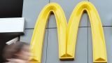 McDonald’s сообщает о росте продаж, но предупреждает, что американцы меньше едят