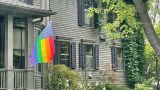 Соединенные Штаты ЛГБТ: на домах американцев все чаще появляются радужные флаги
