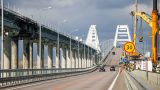 Перекрыто движение по Крымскому мосту