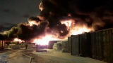 В Петербурге горит ангар в промзоне таможни: 6 тыс. кв метров в огне