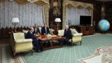 Зюганов вручил Лукашенко награду от КПРФ