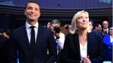 Лагерь Макрона «почти уничтожен» — партия Марин Ле Пен лидирует на выборах во Франции