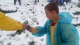 В Украинском Закарпатье детский палаточный лагерь накрыло снегом