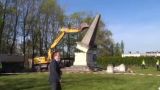 «Как ИГИЛ* в Сирии» — в Польше снесли памятник на месте братской могилы красноармейцев