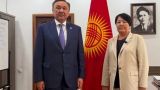 Глава Минпроса Киргизии готова кланяться Лондону и Анкаре одновременно