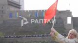 Жители Нарвы не увидели сорванный флаг Украины: смотрели по российскую сторону реки