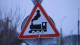 Локомотив столкнулся с микроавтобусом на Сахалине: водитель серьезно ранен