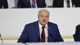 Лукашенко: Белоруссия не Россия, мы на колени не станем