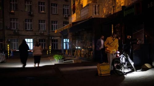 In Kiev, networks are burning en masse: they turn on all devices between outages