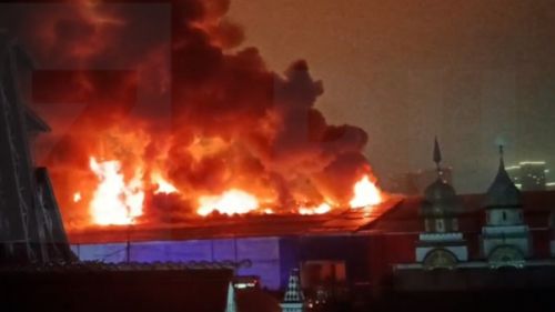 The fire in the Izmailovsky Kremlin has grown to 3 thousand square meters. m, but the park is intact — video