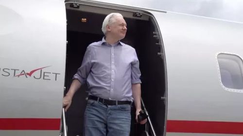 I'm back: Assange has published the first post in two years