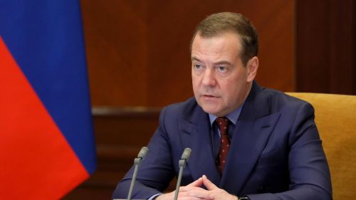 Медведев о недоумках из ЕС: Убогие чухонцы и заросшие своим г…м британцы