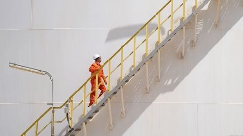 Iran burns factories: The world's largest LNG production facility in Qatar