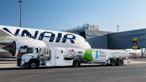 The plane flying to St. Petersburg landed in Helsinki