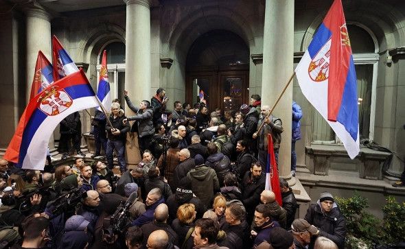 «Хотят протестовать, но силы и идеи на исходе»: сербская оппозиция теряет свой запал