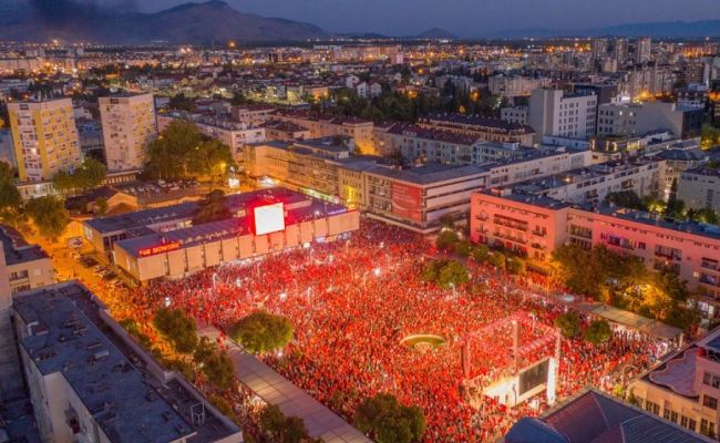 «Агония режима» — в Черногории прошел митинг сторонников Джукановича