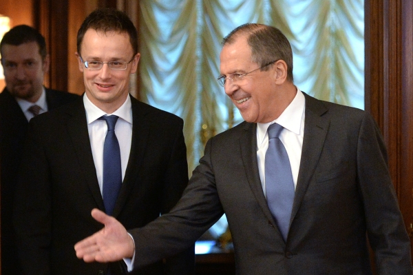 Главы МИД РФ и Венгрии обсудили нелегальную миграцию в страны ЕС