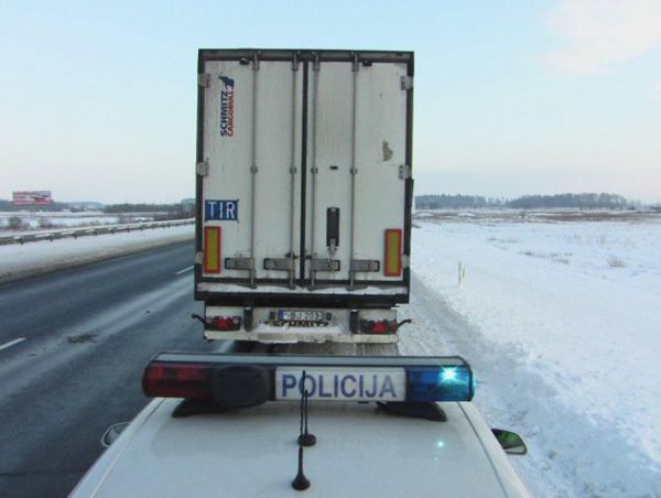 Полиция Литвы расследует загадочную смерть российского дальнобойщика в Клайпеде