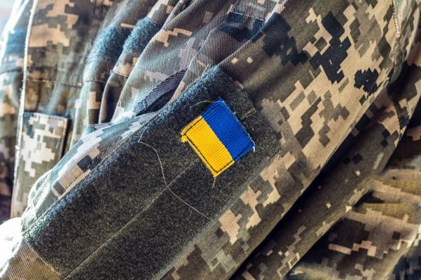 «Азов»* продвигает тотальную милитаризацию украинского общества — Junge Welt