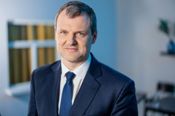 Самолётик из фанеры и пенопласта вызвал животный страх у премьера Литвы