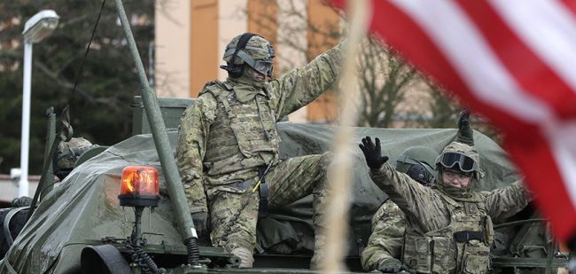 Военная фотография с флагом